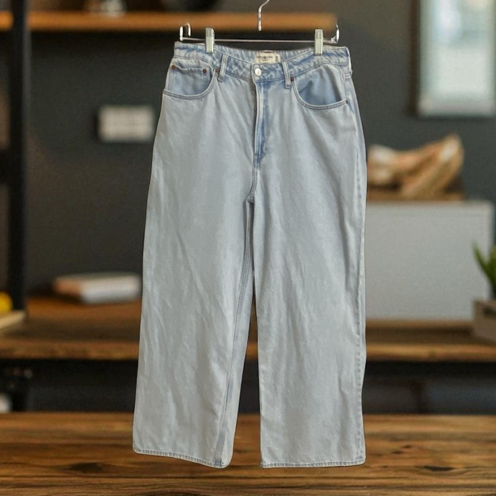 A&F The Wide Leg High Rise Curve Love Light Denim Jeans 30/10s